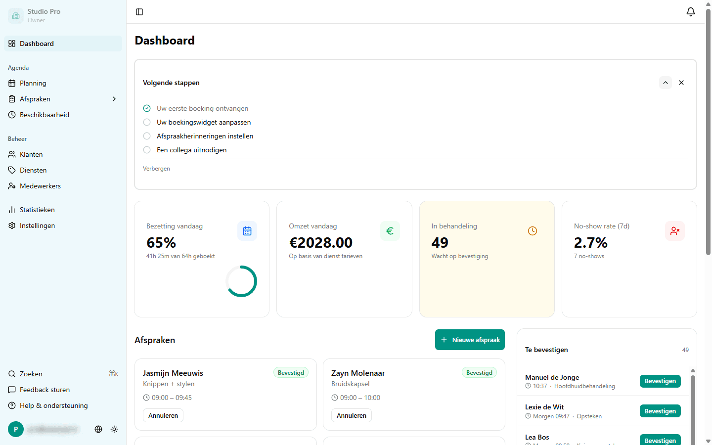 Dashboard met feedbackknop in de zijbalk